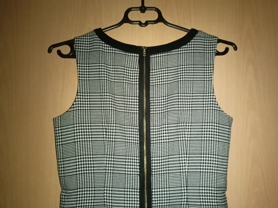 Czarno biała sukienka w pepitkę Papaya r. 38
