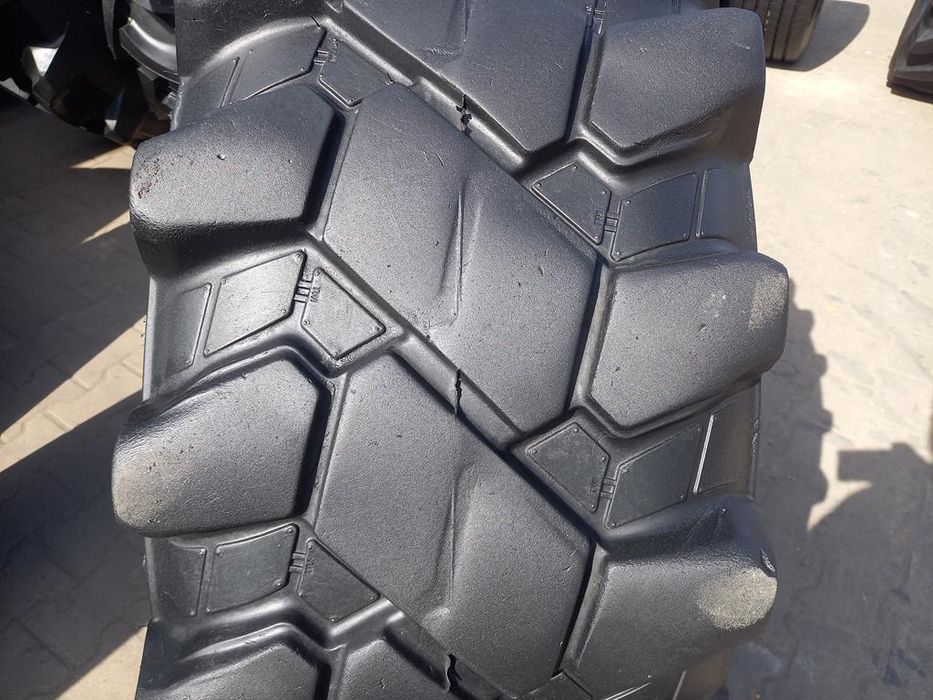 2x Opona używana 400/70-24 400/70R24 CAMSO 1100zł(szt.) W4849