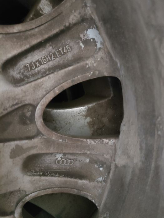 Felgi Audi  R16 opony zimowe et45
