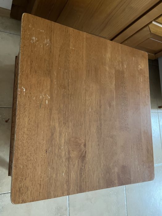 Stolik drewniany pleciony do salonu brązowy