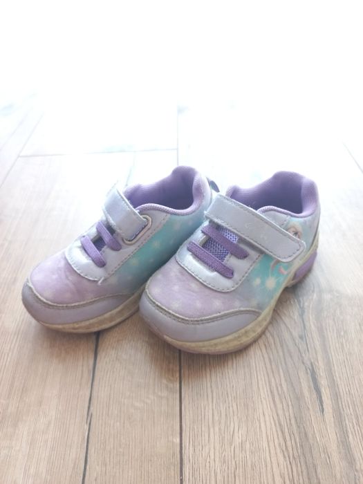 Buty dziewczęce ze świecącą podeszwą