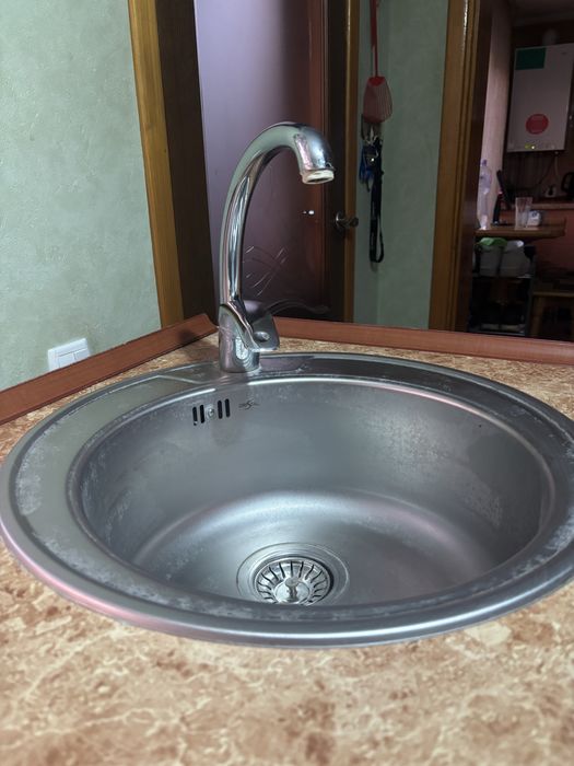 Тумба на кухню із  мийкою та змішувачем