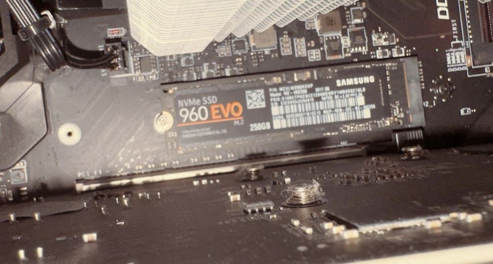 Komputer stacjonarny 1 TB pamięci i 256 SSD Samsung 960 EVO