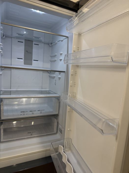 Двохкамерний холодильник Bauknecht