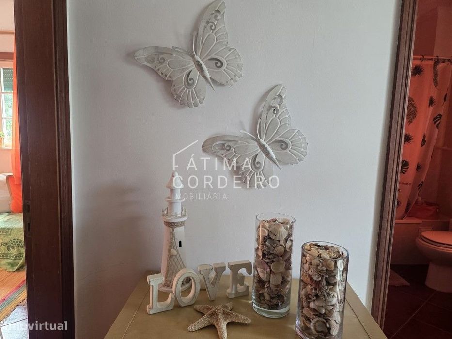 T1 com dois lugares de parqueamento, mobiliado e equipado