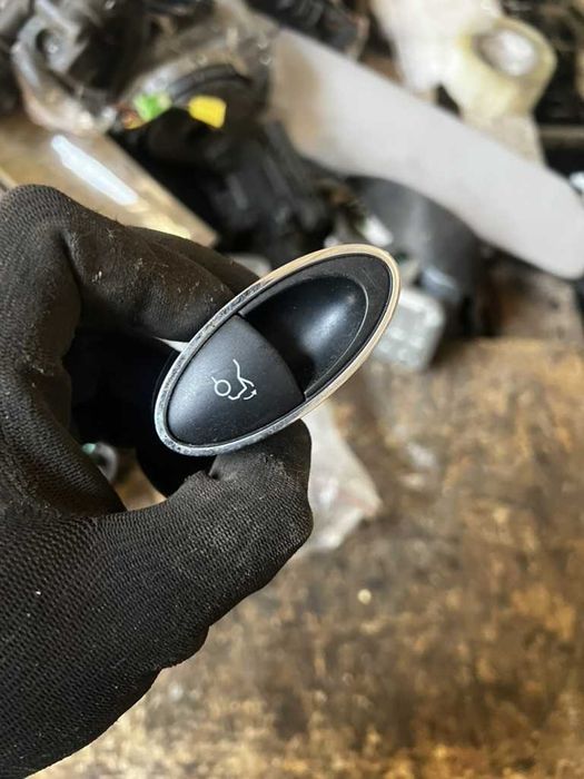 Кнопка відкриття багажника Mercedes W219
