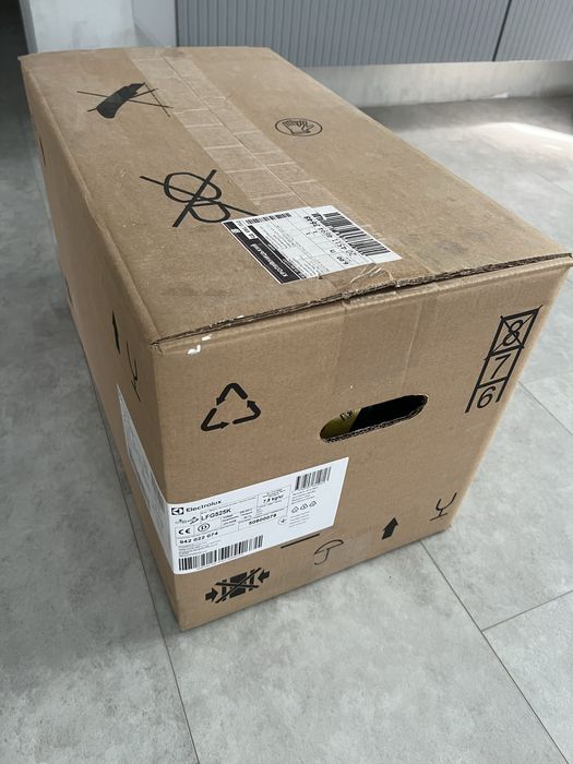 Витяжка вбудована Електролюкс, нова