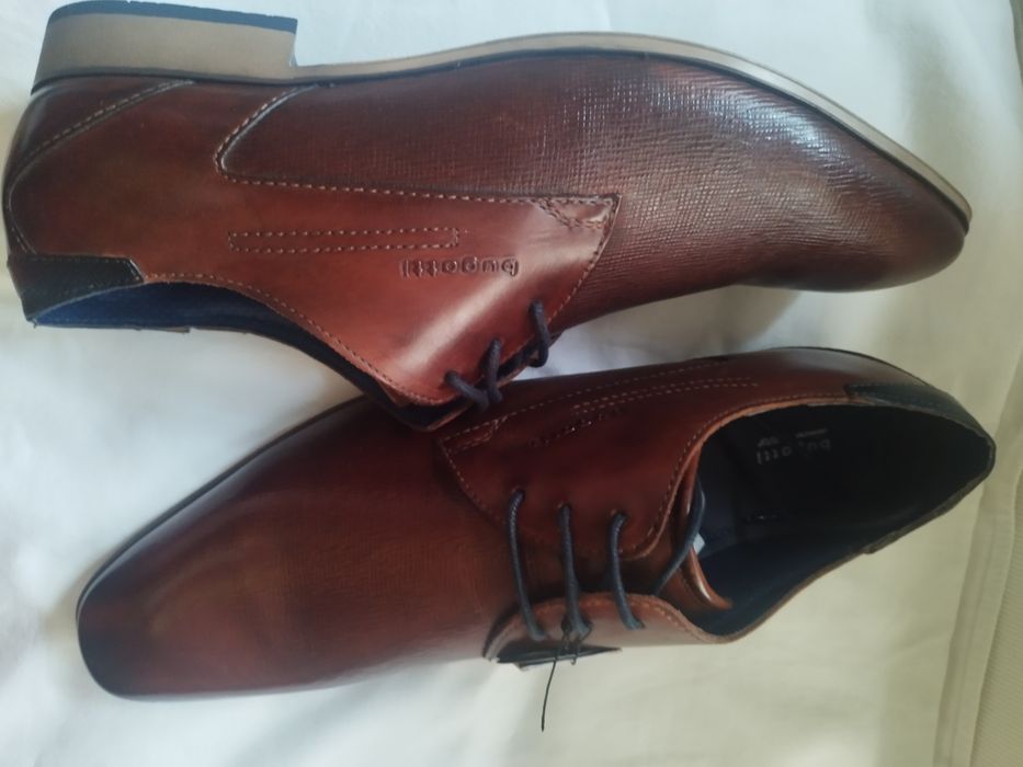 Buty ze skóry Bugatti .