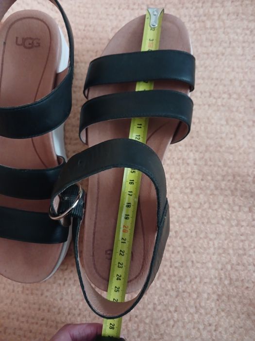 Босоножки чёрные  UGG. Оригинал.