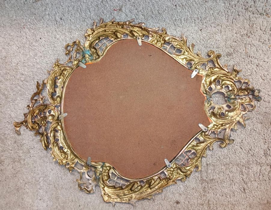 Espelho dourado em latão fundido