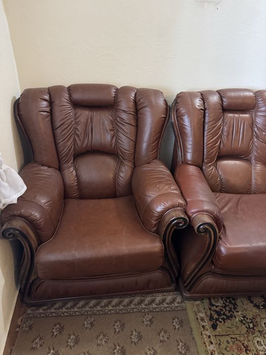 Conjunto de 3 sofás em pele cor castanha