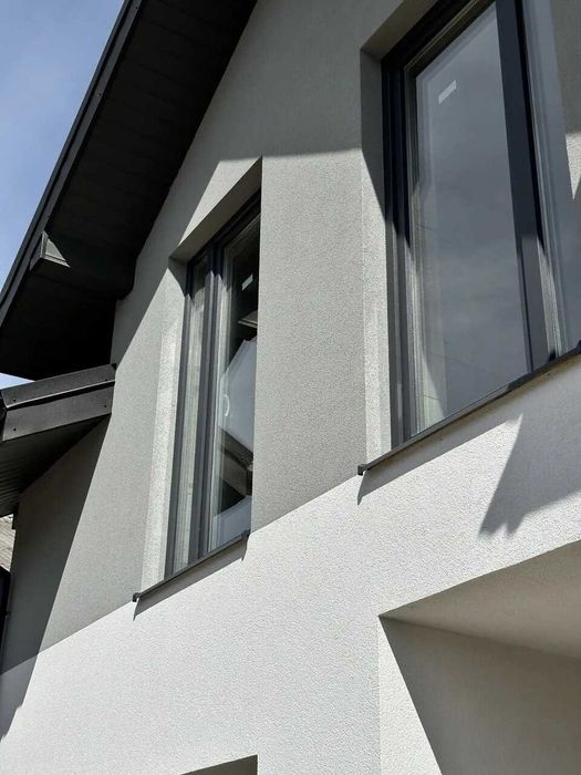 Продається дуплекс 4 кімнати з гаражем та власним подвір'ям.