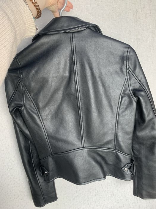 Продам косуху, чорного кольору