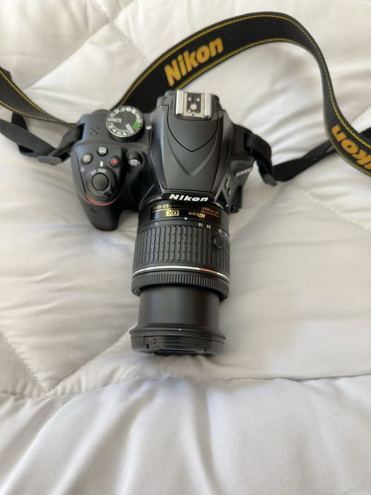 Nikon D3400 com lente 18-55mm e bolsa