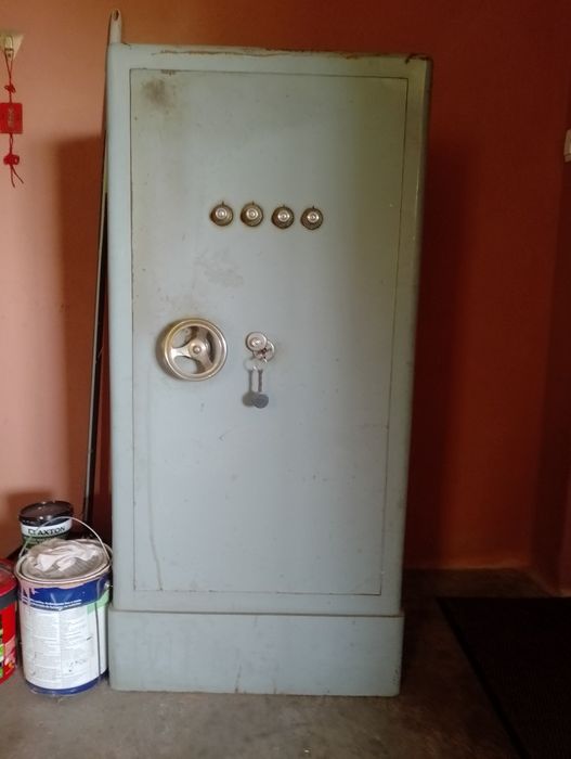 Cofre antigo bom estado