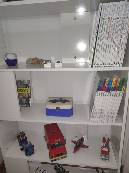 Estante com 4 divisorias