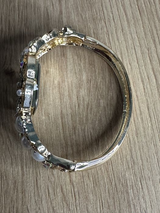 Резинка Chanel, Miu miu , майка Prada, годинник