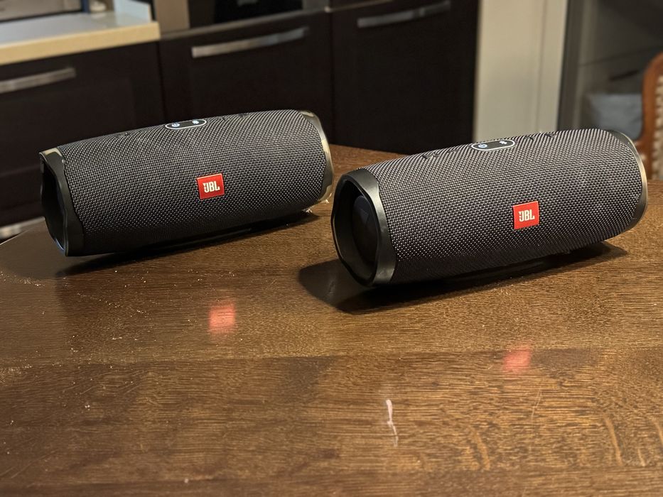 Пара Bluetooth-колонок JBL Charge 4