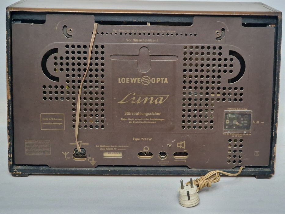 Rádio antigo reparado Loewe-Opta