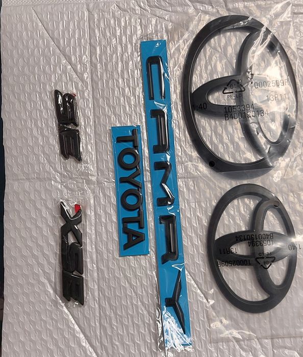 Набор эмблем ,значков для Toyota Camry,Тойота Камри