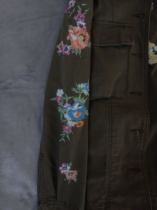 Kurtka ala jeansowa z haftami