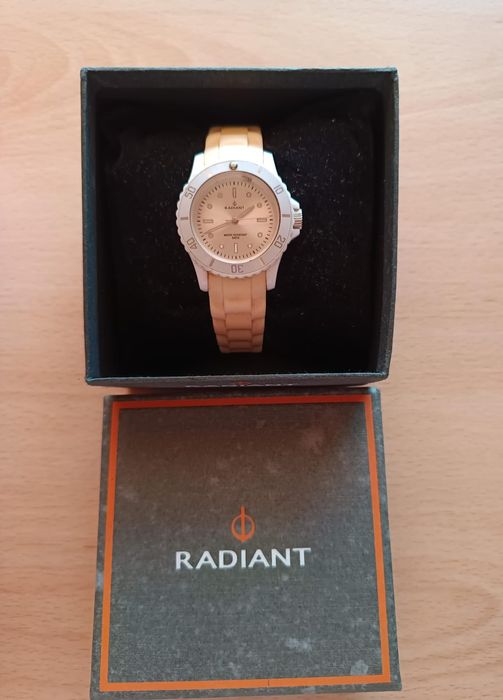 Vendo os relógios das fotos