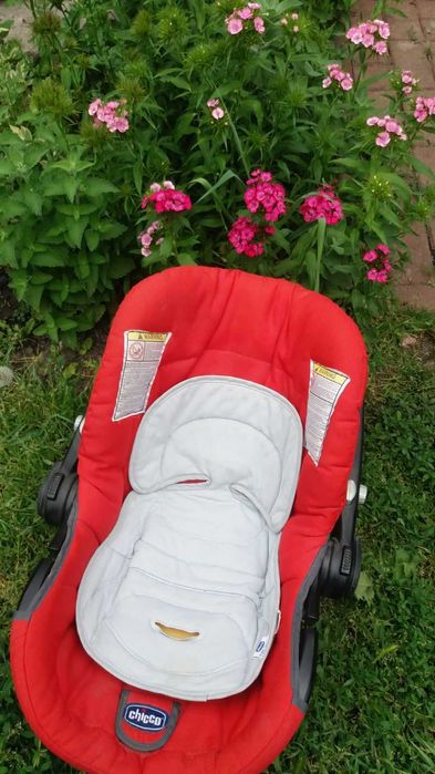 Автокрісло Chicco Artsana Universal 0-13 кг