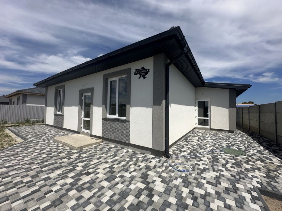 Продам окремий будинок 105 м.кв., 7,5 соток  - 75000 $