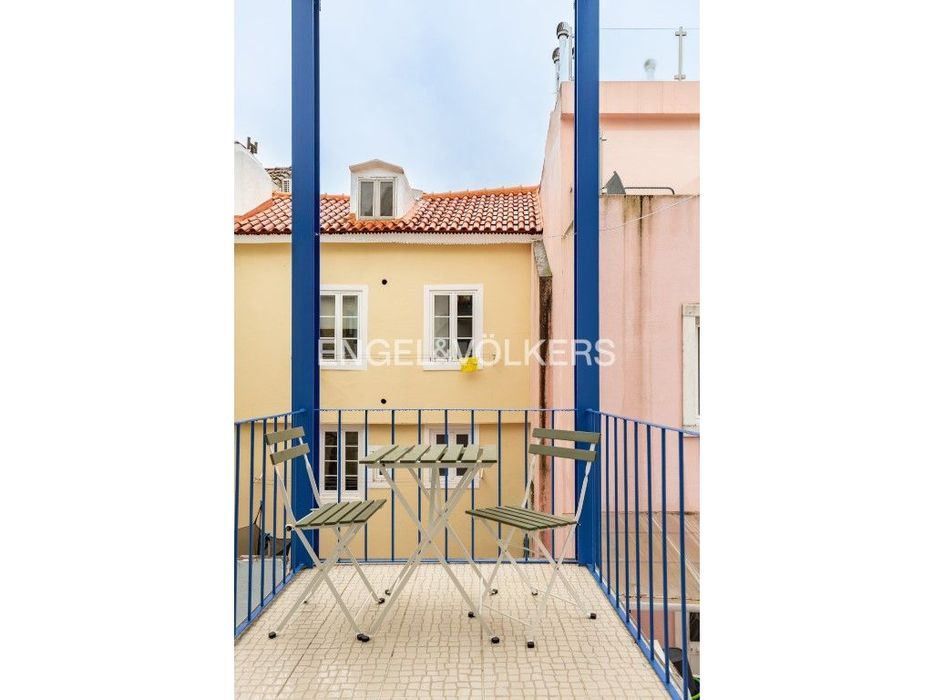 T2 renovado com terraço junto da Avenida da Liberdade