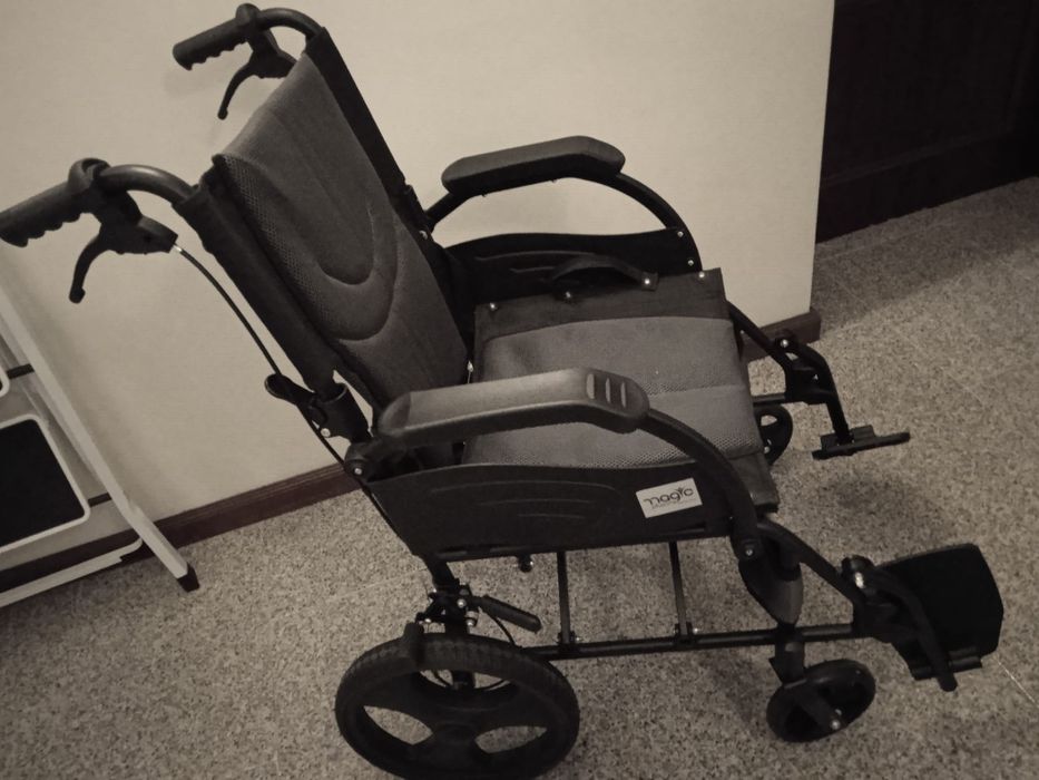 Cadeira de rodas quase nova