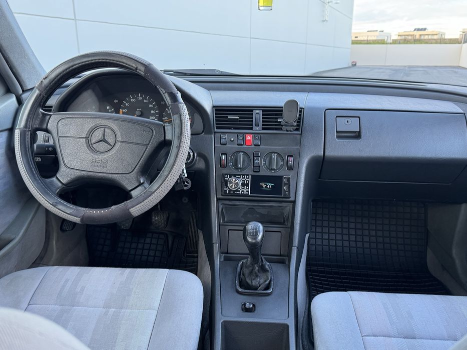 Mercedes-benz c220 D