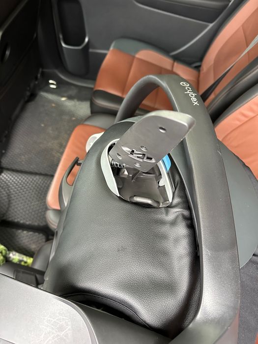 Продам автокрісло Cybex Cloud Z i-Size for Scuderia Ferrari Black