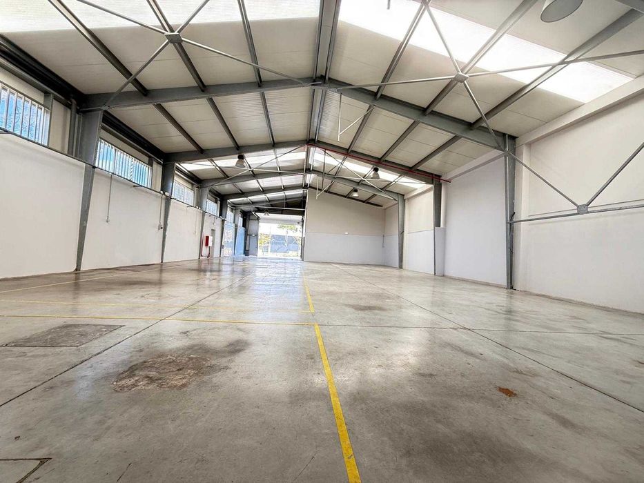 Arrenda-se Imóvel Comercial – Excelente Localização ALBUFEIRA