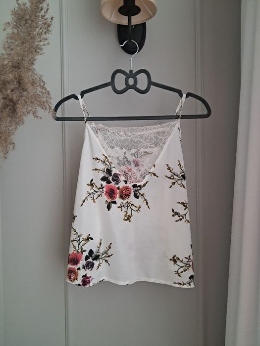 Zara top na cienkich ramiączkach