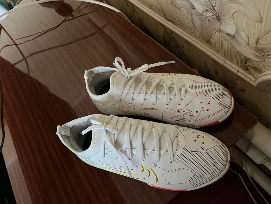 Футбольні кросівки Nike