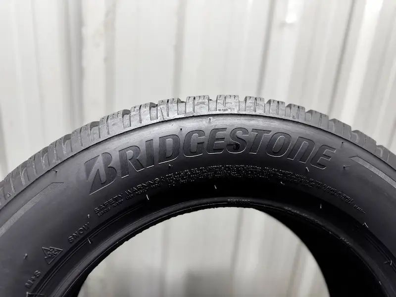Шини бу 215 60 R16 Bridgestone Blizzak LM005