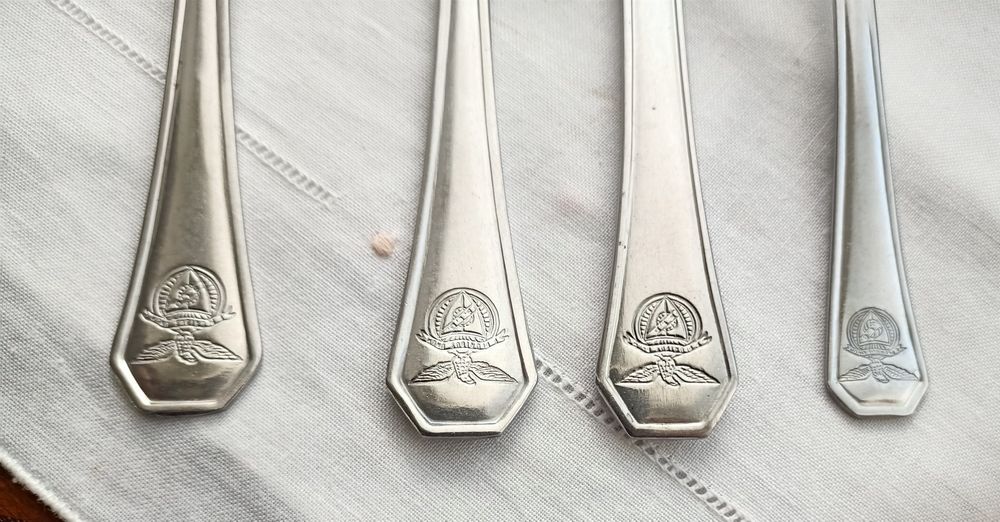 Talher em Inox - Benfica 

4 peças: 
colher sopa;
colhe