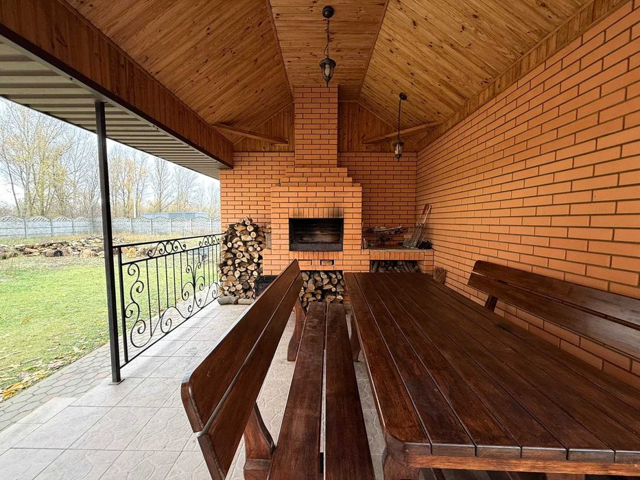 Продаж цегляного двоповерхового будинку 128 м2 з банею.