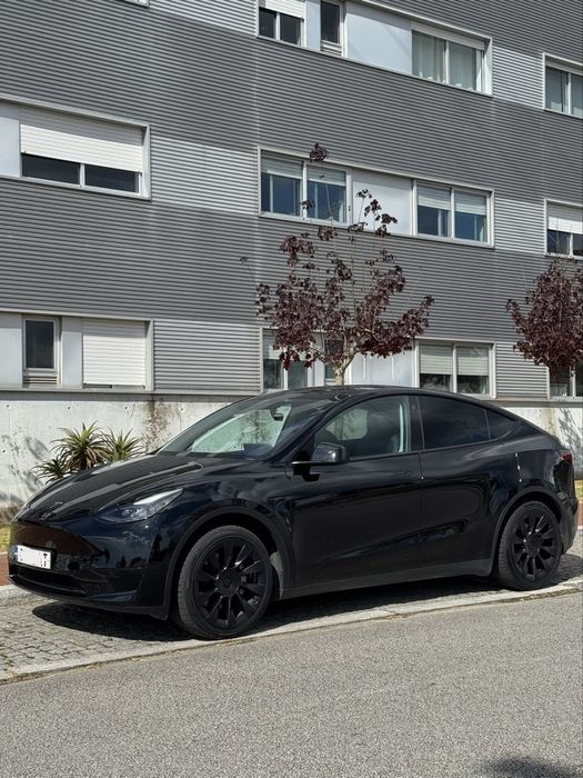 Tesla Model Y RWD - Bateria LFP - IVA dedutivel