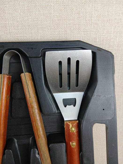 Zestaw do grilla Zestaw BBQ Box Używany w walizce