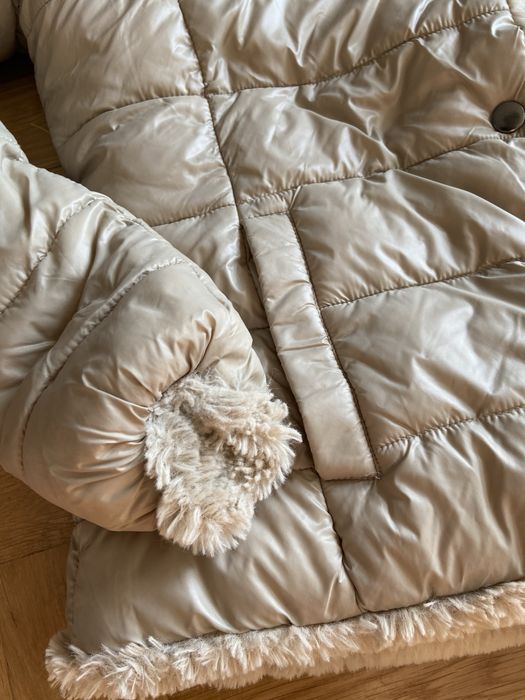 Dwustronna kurtka zimowa  krótka z kapturem beżowa Guess S