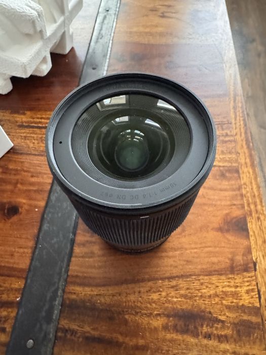 Sigma 16mm F1.4 DC DN w idealnym stanie