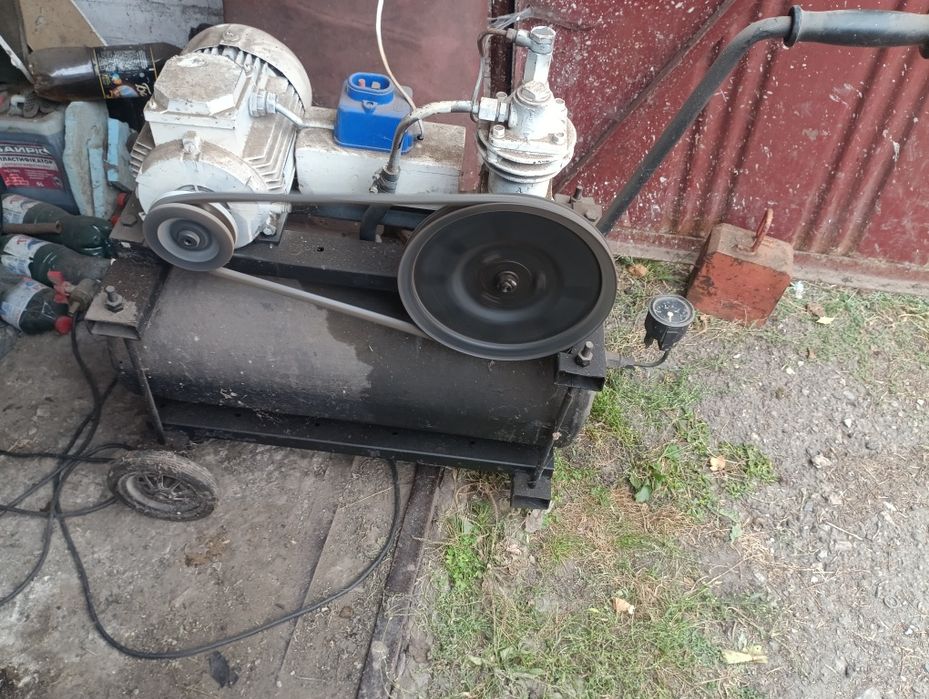 Продам компресор.