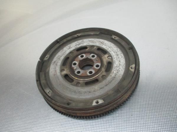 Volante do motor VOLKSWAGEN Passat (3B2)