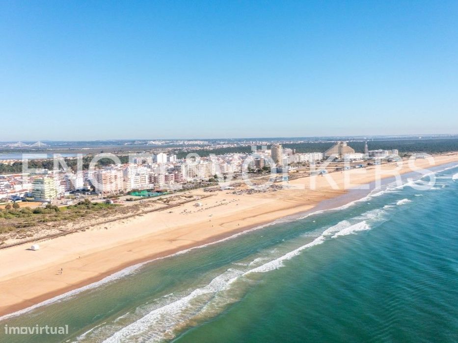Novo Empreendimento com Piscina em Monte Gordo
