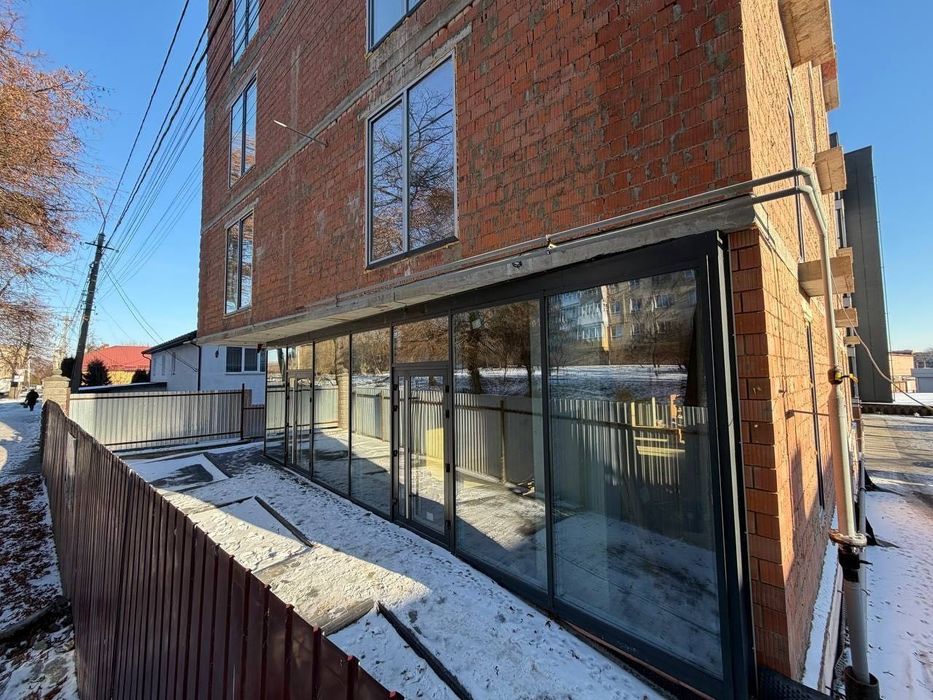 Продаж комерційного фасадного приміщення в новобудові!