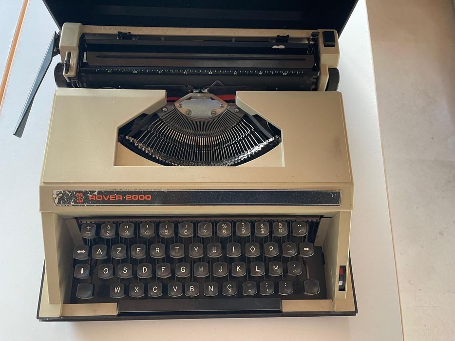Máquina de escrever Rover 2000