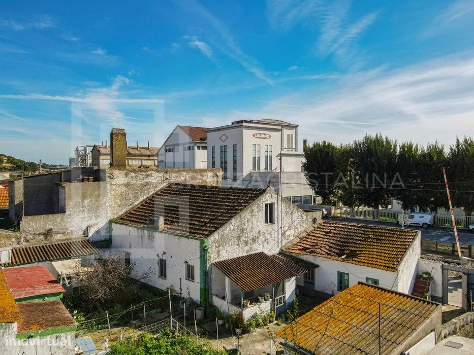 Casa com anexos e garagem - Potencial de investimento