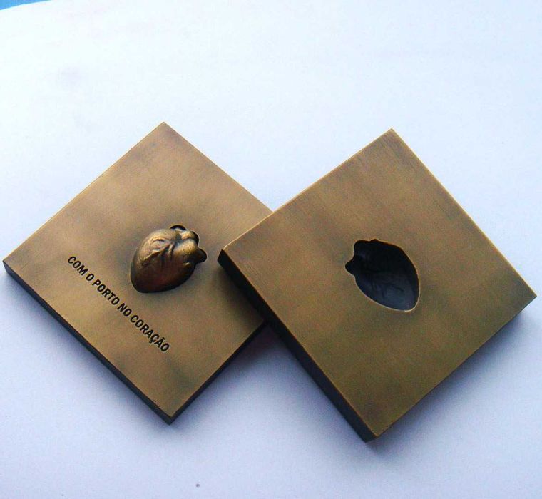 Medalha Escultura de Bronze Porto no Coração Cardiologia por RODRIGUES