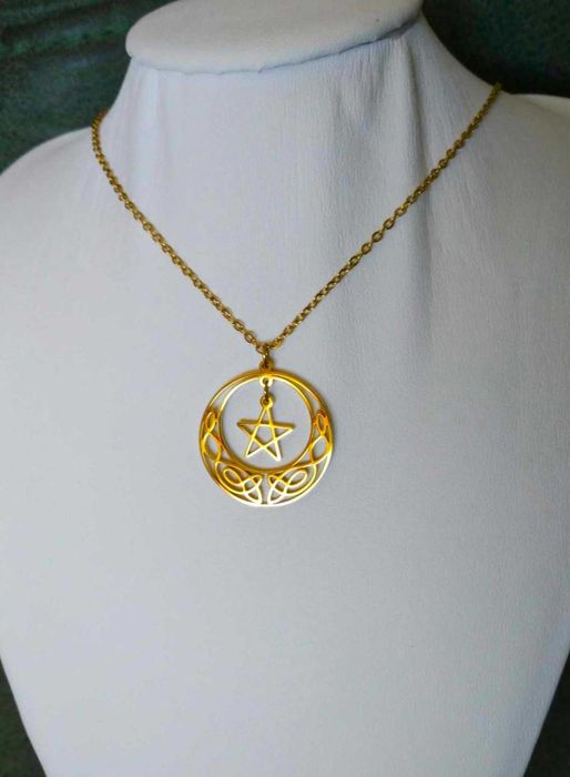 Colar Aço Dourado Retro c/ Padrão de Estrelas NOVO